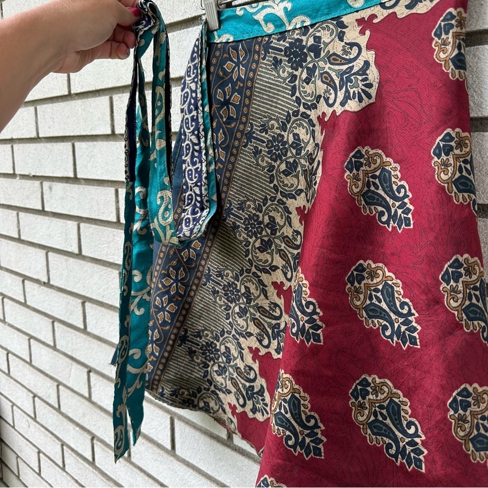 Vibrant 100% Silk Wrap Mini Skirt Reversible Boho Paisley Teal Red Print - Picture 7 of 9